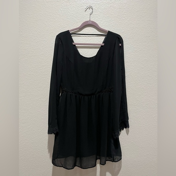 Doe & Rae Dresses & Skirts - Doe & Rae Black Lace Trim Long Sleeve‎ Mini Dress Size L Sheer Overlay